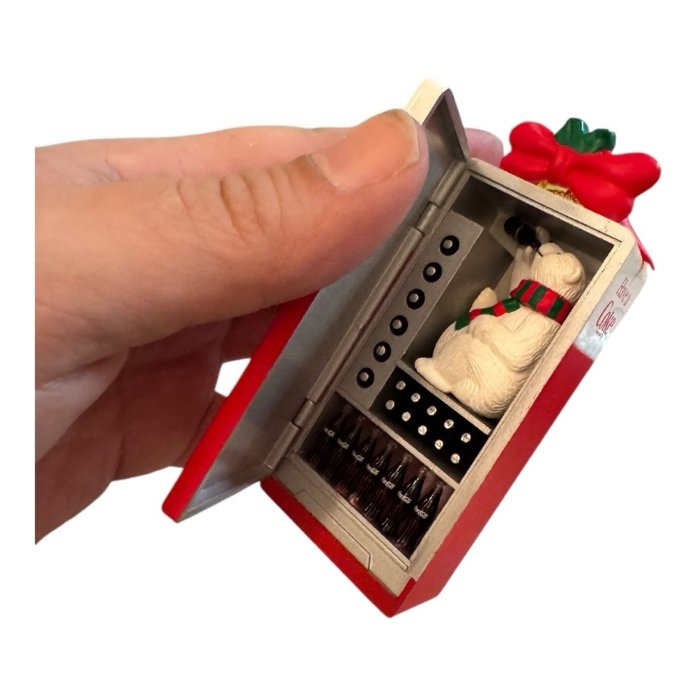 1994 Coca Cola Ornament Vending Machine Mischief w/ Polar Bear Christmas Vintage - Picture 5 of 7